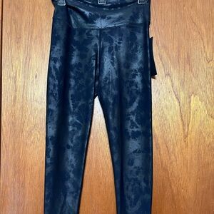 Women’s activewear leggings